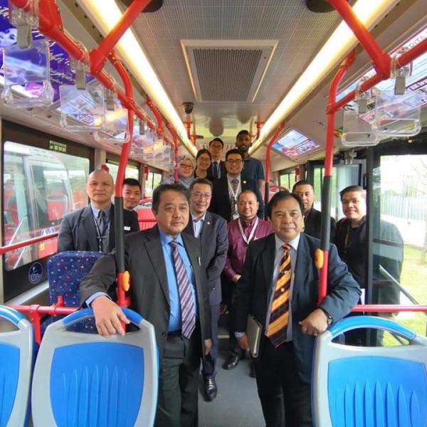 Assistant Minister of Transport Sarawak YB Datuk Dr. Jerip Susil (front right) accompanied by SEDC Chairman YBhg Tan Sri Datuk Amar (Dr) Haji Abdul Aziz Bin Dato Haji Husain (front left) inspecting the hydrogen buses at Menara SEDC, prior to the launch of