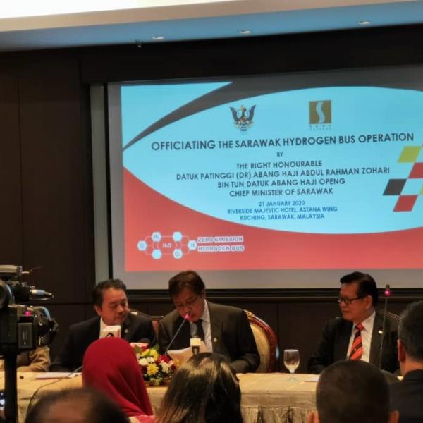 Chief Minister of Sarawak YAB Datuk Patinggi (Dr) Abang Haji Abdul Rahman Zohari Bin Tun Datuk Abang Haji Openg (centre) flanked by Minister of Transport Sarawak YB Datuk Lee Khim Shin (right) and SEDC Chairman YBhg Tan Sri Datuk Amar (Dr.) Haji Abdul Azi
