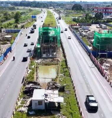SM03 Melaban Station - Median station, lift wall and roof slab. RHS Layby - ongoing 1st Flr Column & slab + 1000mm Open Drain.